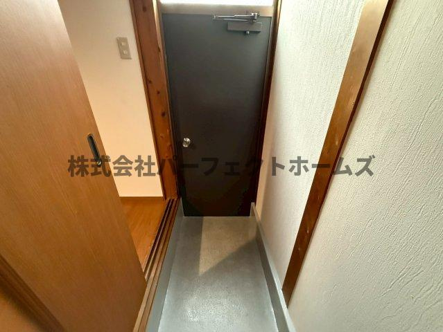 枚方市天之川町のテラスの玄関|落ち着いた玄関です