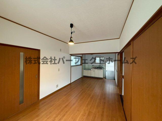 枚方市天之川町のテラスの居間・リビング|ゆったり過ごせる居間です