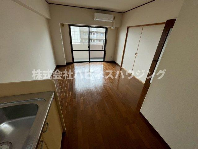 INSURANCE(インシュランス)BLDG.(ビルディング)XIX(ナインティーン)松戸の居間・リビング