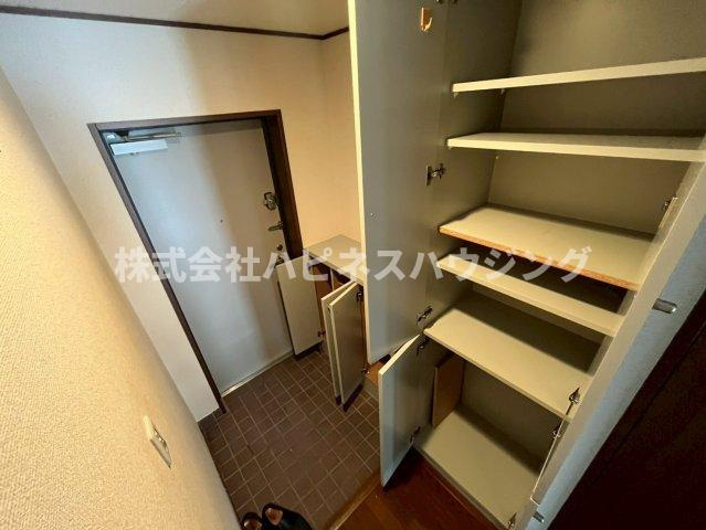 INSURANCE(インシュランス)BLDG.(ビルディング)XIX(ナインティーン)松戸の玄関