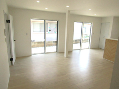 【居間・リビング】 | 【再生住宅】甲府市東光寺3丁目 | ゆったり過ごせる居間です