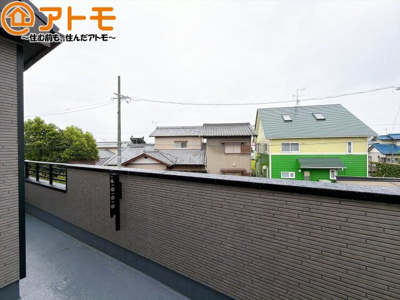 【バルコニー】 | 島田市旭2丁目　新築戸建　全1棟 | 陽当りの良いバルコニーはお洗濯物はもちろんお布団もふかふかになります♪