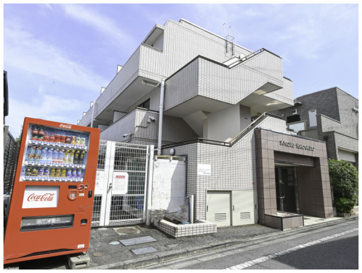 スカイコート西荻窪のエントランス|建物の内部です