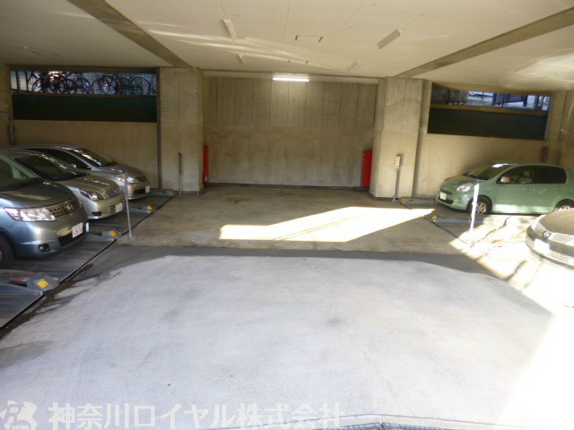 【駐車場】