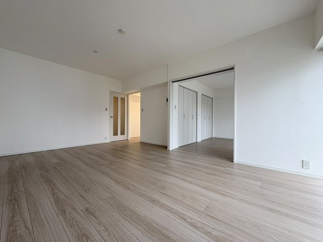 パークフィールドみさと2街区2号館の居間・リビング|家族団らんで過ごすリビングは15.7帖の広さを確保