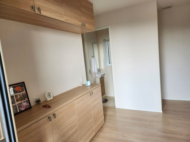 ソーラー発電システム平屋建住宅の玄関|ゆったりとした玄関です
