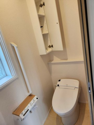 ソーラー発電システム平屋建住宅のトイレ|落ち着いた色調のトイレです