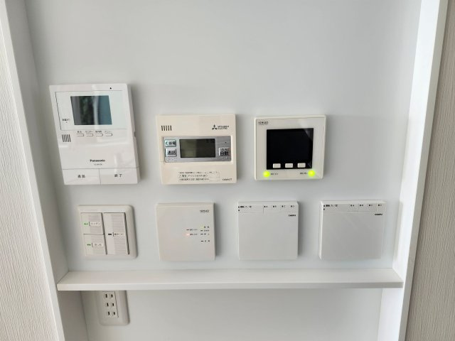 ソーラー発電システム平屋建住宅の発電・温水設備|ソーラー発電システム