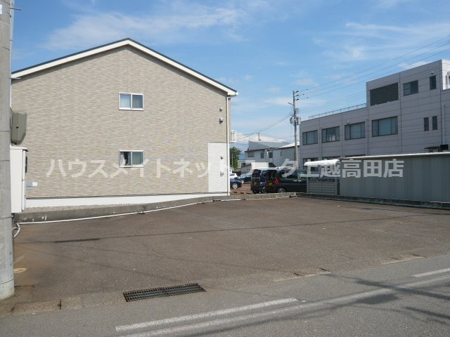 ＳＦ貸事務所の駐車場|店舗向かい側駐車場