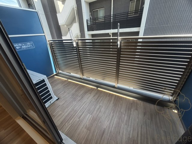 プレサンス梅田のバルコニー