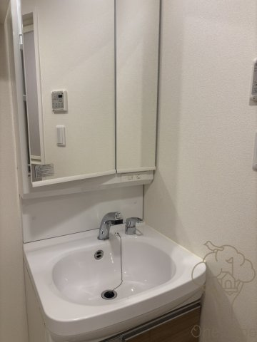 プレサンス梅田の独立洗面台