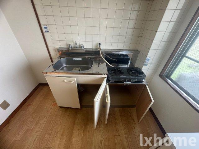 山本マンションのキッチン|コンパクトなキッチンで掃除もラクラク