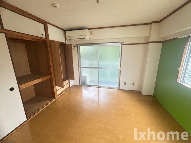 山本マンションの寝室|開放的な寝室です