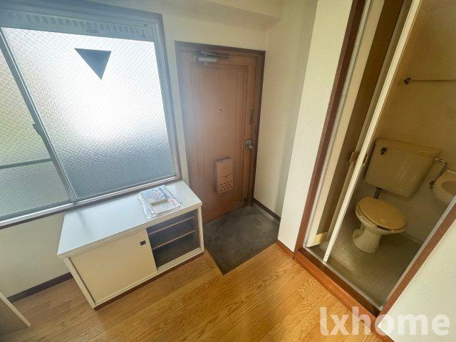 山本マンションの玄関|明るい玄関です