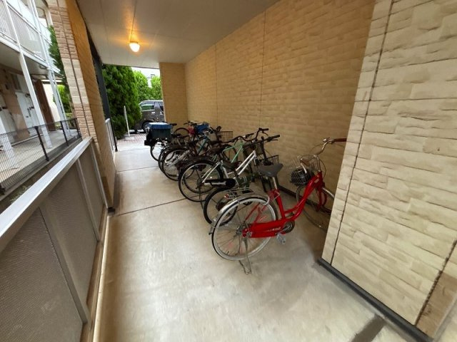 レオパレスＩＺＵＭＩの駐車場|74805832_6.jpg