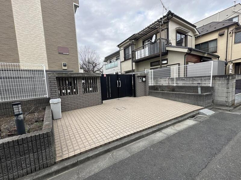 レオパレスたぶの木の駐車場|74784686_5.jpg