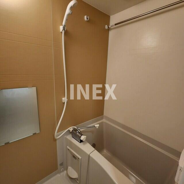 横浜市西区東久保町のアパートの浴室