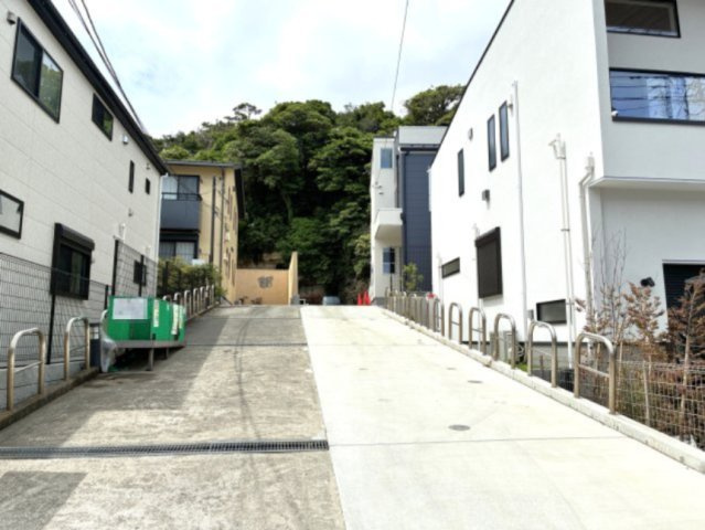 海見え！ 相模湾・江ノ島を臨む　新築分譲住宅の前面道路含む現地写真|前面道路