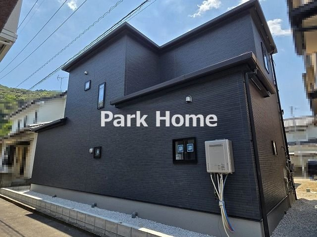 高知市介良乙 -11期2棟1- 新築戸建ての外観|1号棟　2026.8月：建築中