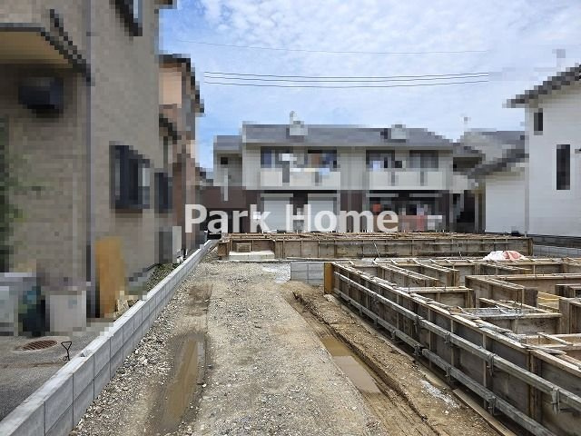 高知市介良乙 -11期2棟1- 新築戸建ての外観|1号棟　2026.6月：基礎工事中