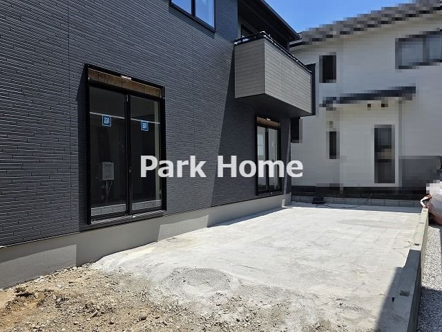 高知市介良乙 -11期2棟1- 新築戸建ての外観|1号棟　2026.8月：建築中