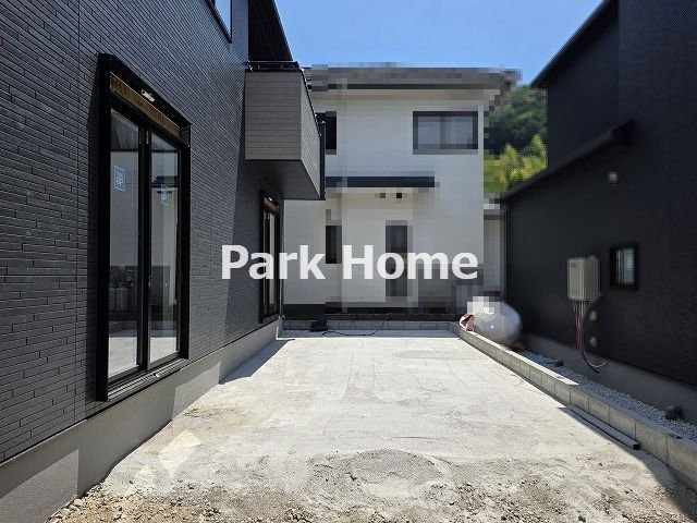 高知市介良乙 -11期2棟1- 新築戸建ての庭|1号棟　2026.8月：建築中
