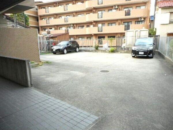 Rapport中江の駐車場