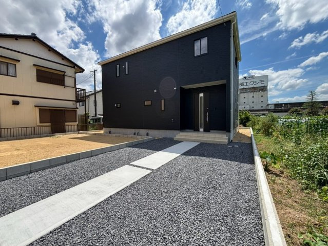 クワイエ　岐阜市今嶺第2　全2区画分譲の冷暖房・空調設備|24時間換気システムは窓を開けなくても外気の空気を室内に入れ室内の空気を外に排出します。