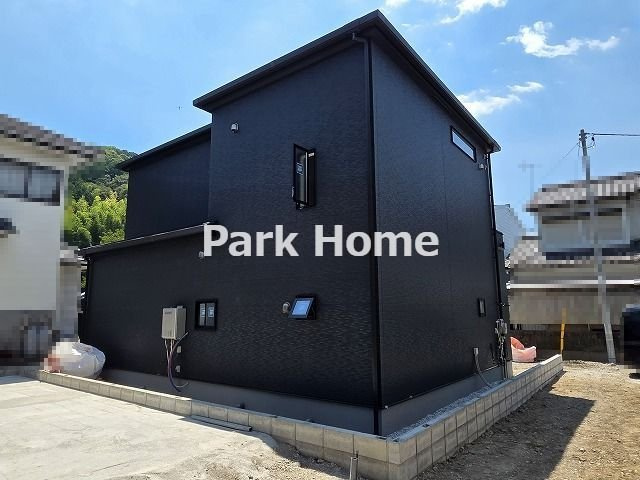 高知市介良乙 -11期2棟2- 新築戸建ての外観|2号棟　2026.8月：建築中