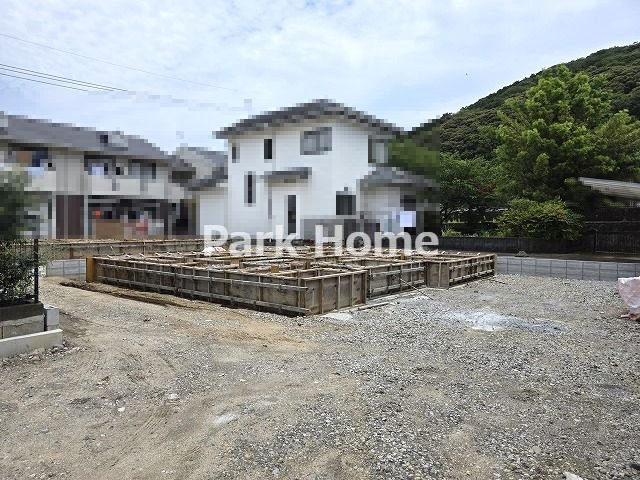 高知市介良乙 -11期2棟2- 新築戸建ての外観|2号棟　2026.6月：基礎工事中