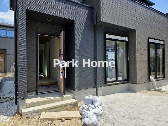 高知市介良乙 -11期2棟2- 新築戸建ての玄関|2号棟　2026.8月：建築中