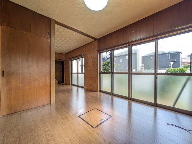 愛家瀬戸岡戸建の居間・リビング