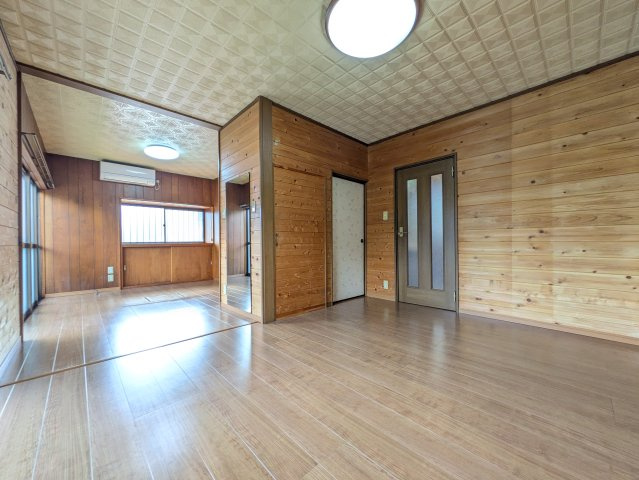 愛家瀬戸岡戸建の居間・リビング