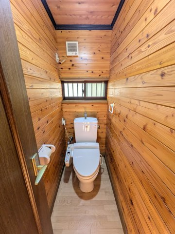 愛家瀬戸岡戸建のトイレ