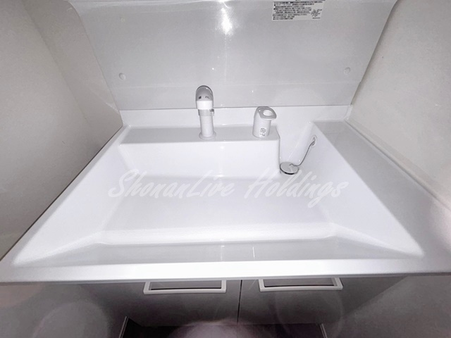 茅ヶ崎市茅ヶ崎のアパートの洗面所