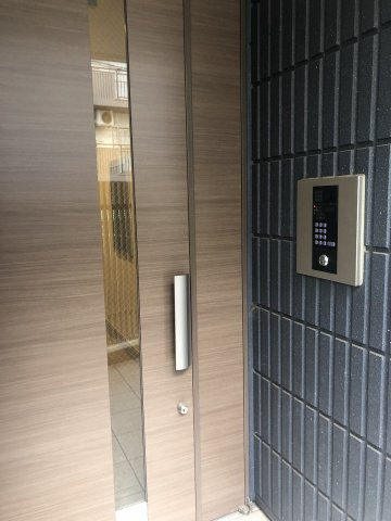 川崎市多摩区登戸の賃貸マンションのエントランス