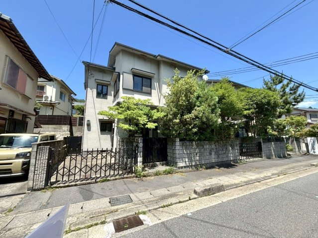 【ReDream】鳴滝松本町の前面道路含む現地写真|■出勤前の時間、お仕事終わりの遅い時間などお客様のご都合に合わせて対応させて頂きます。

現地（2026年6月）撮影