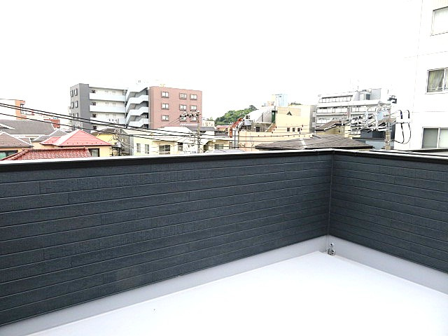 仲介手数料無料　横浜市中区本牧町２丁目のバルコニー