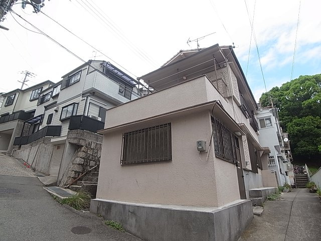 西山町4丁目貸家