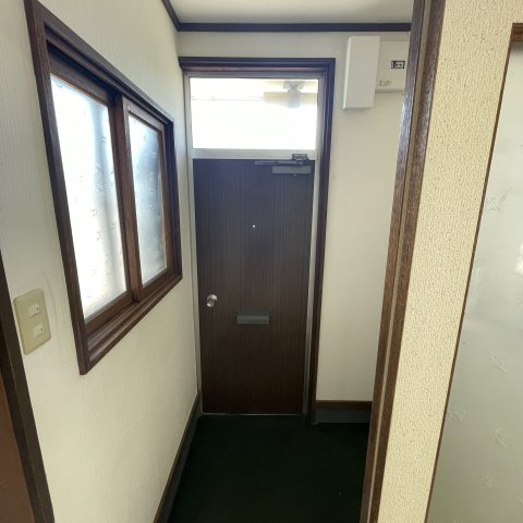 南アパートの玄関