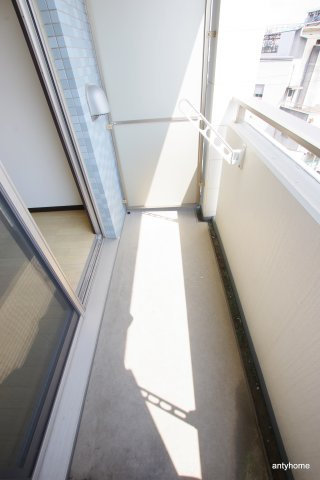 アクアスイート新大阪　仲介手数料無料のバルコニー