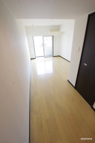 アクアスイート新大阪　仲介手数料無料の居間・リビング
