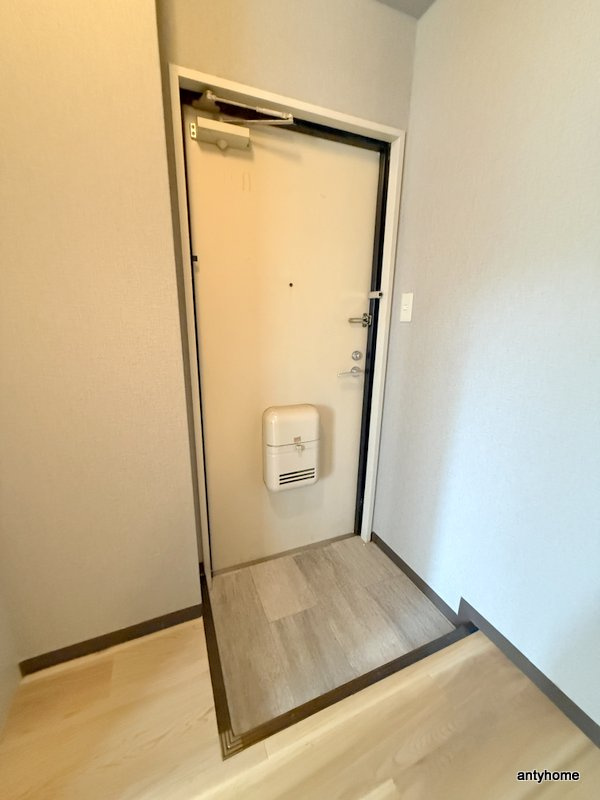 ル・シェル淡路　仲介手数料無料の玄関