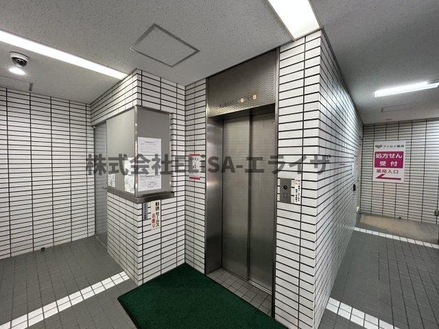 笹塚総榮ビルのエントランス