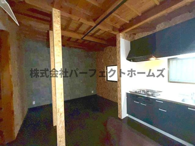 尊延寺5丁目戸建　賃貸の居間・リビング