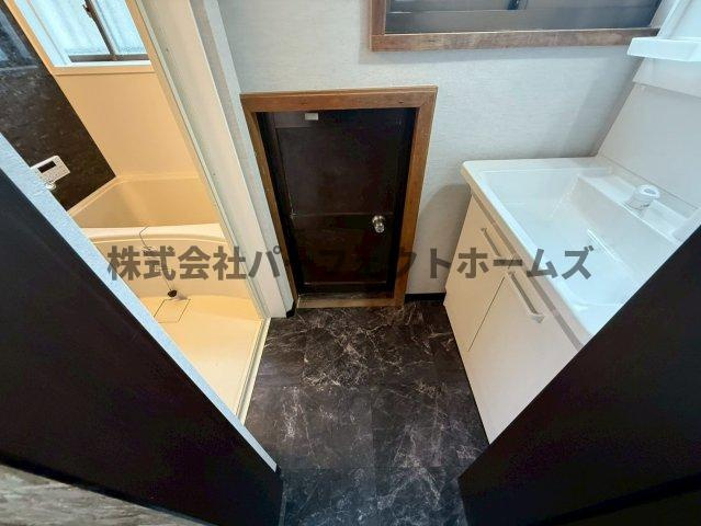 尊延寺5丁目戸建　賃貸の洗面所|広い洗面スペース