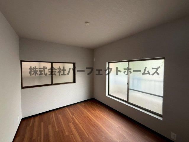尊延寺5丁目戸建　賃貸の洋室|コンパクトで使いやすい洋室です