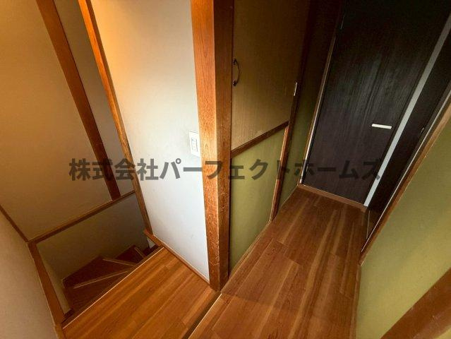尊延寺5丁目戸建　賃貸の内装|明るい色調の室内です