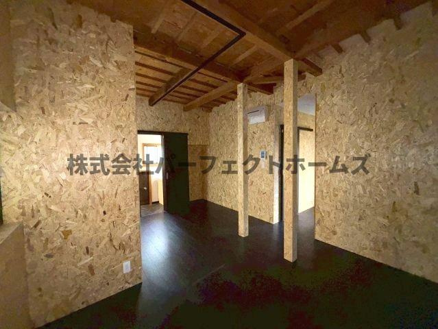 尊延寺5丁目戸建　賃貸の内装|明るい色調の室内です