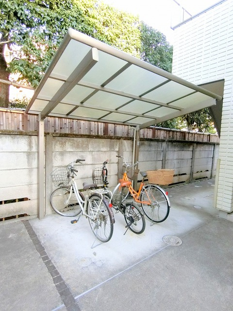 Maison　Lumiereのその他共用部分|★敷地内屋根付き駐輪場★